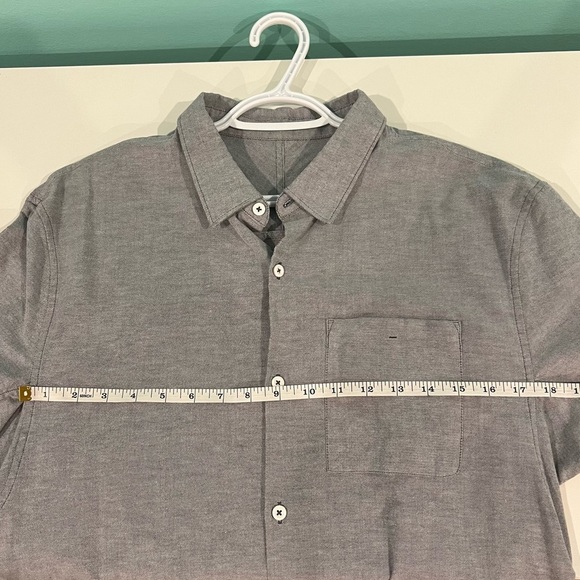 Men’s Lululemon Button Up EUC - Picture 7 of 9